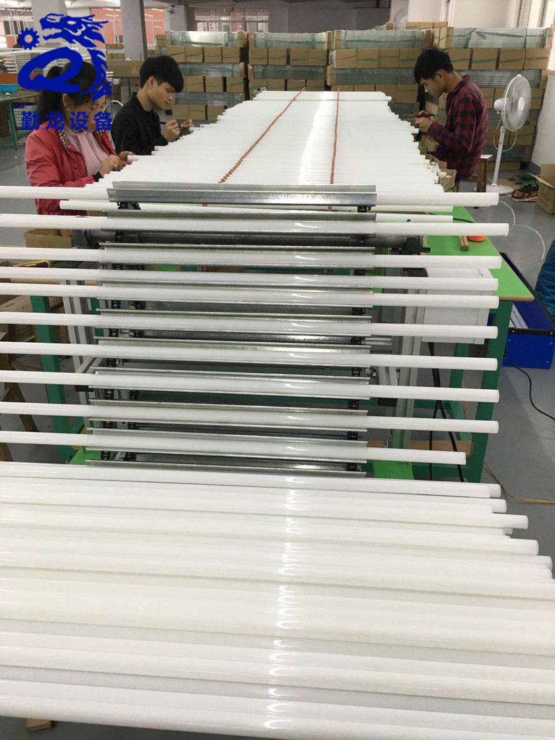 日光燈自動組裝線